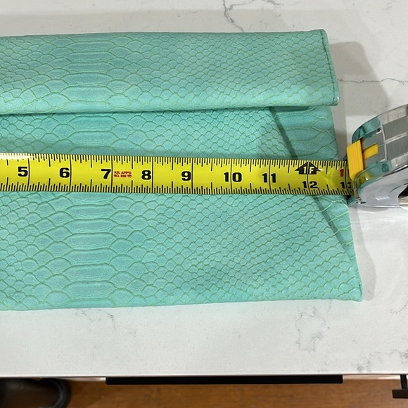 Super Cute Envelope Style Clutch or Purse Never Been Used - Picture 13 of 14